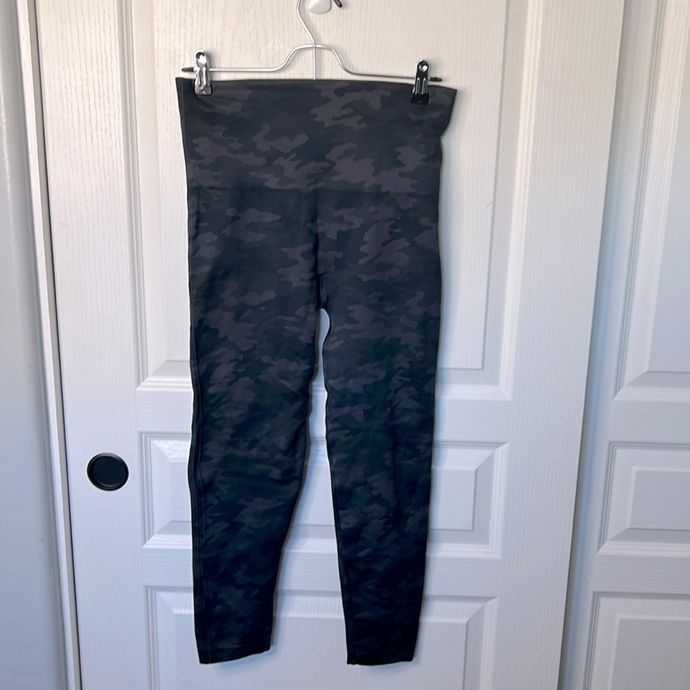 Spanx Large Camo Leggings NWOT